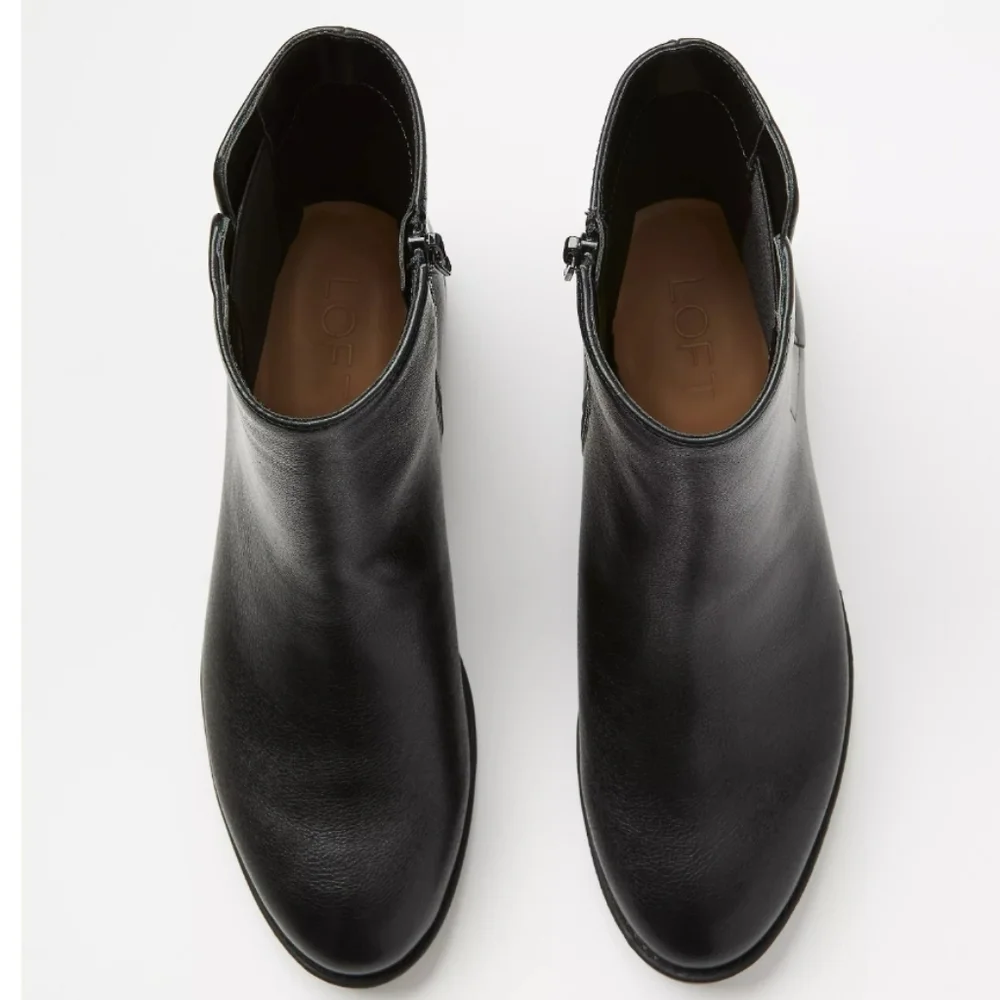 NEW! ANN TAYLOR LOFT Black Flat Munimaliat Ankle Boot Booties